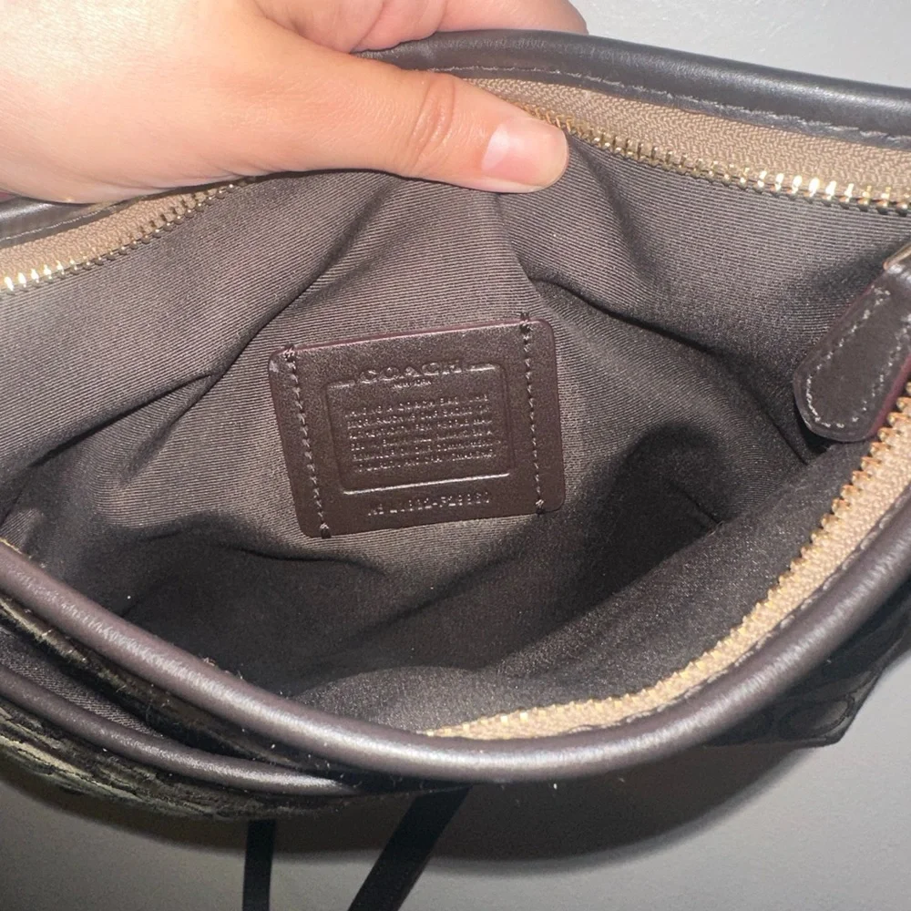 Coach - Picture 2 of 8